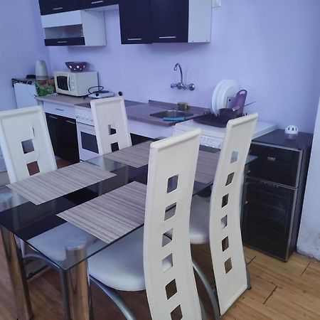 Малък Апартамент В Центъра На Гр.Бургас Burgas Exterior foto